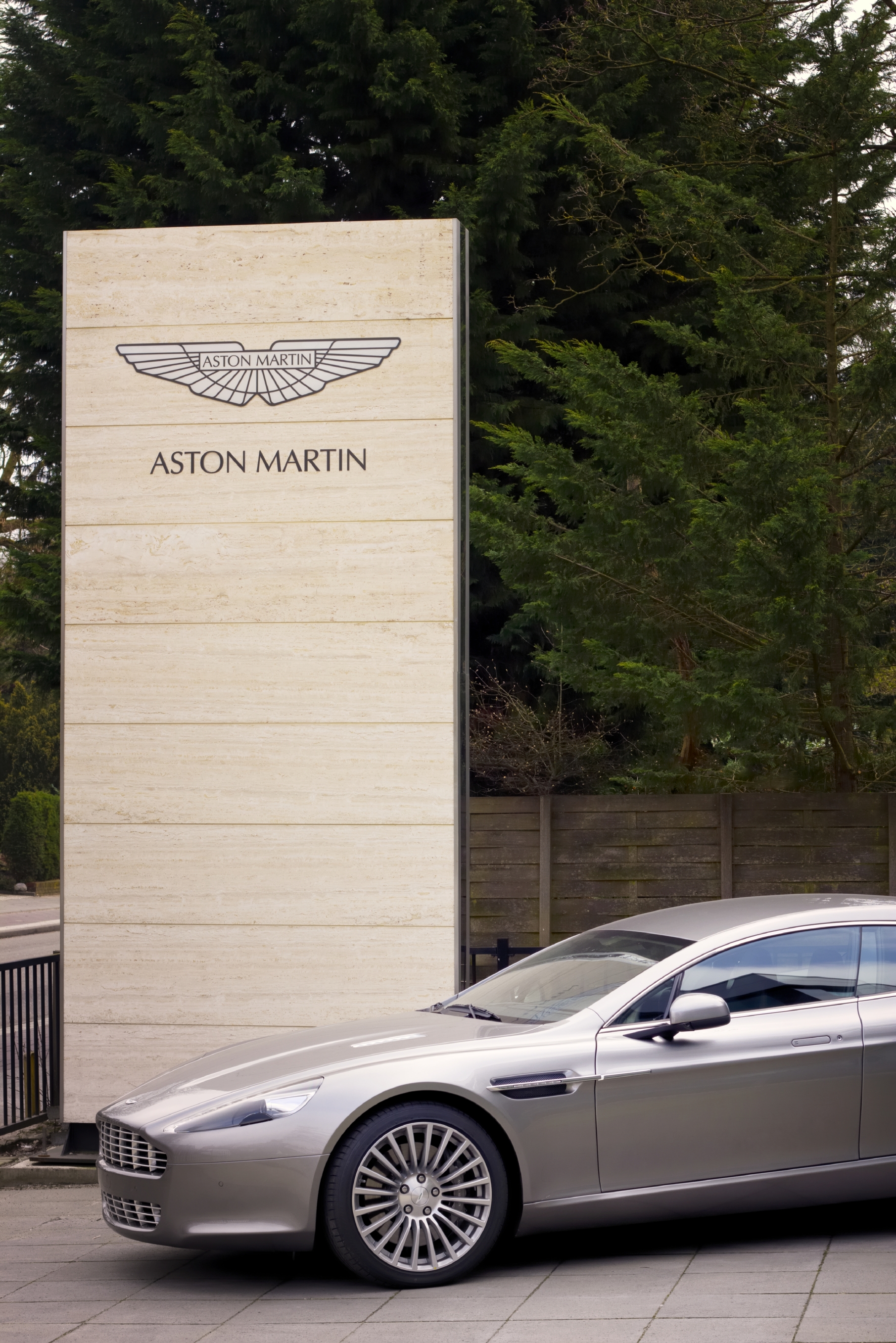 Is Aston Martin’s New Electric Car a Threat To Tesla Motors, Inc (TSLA)?